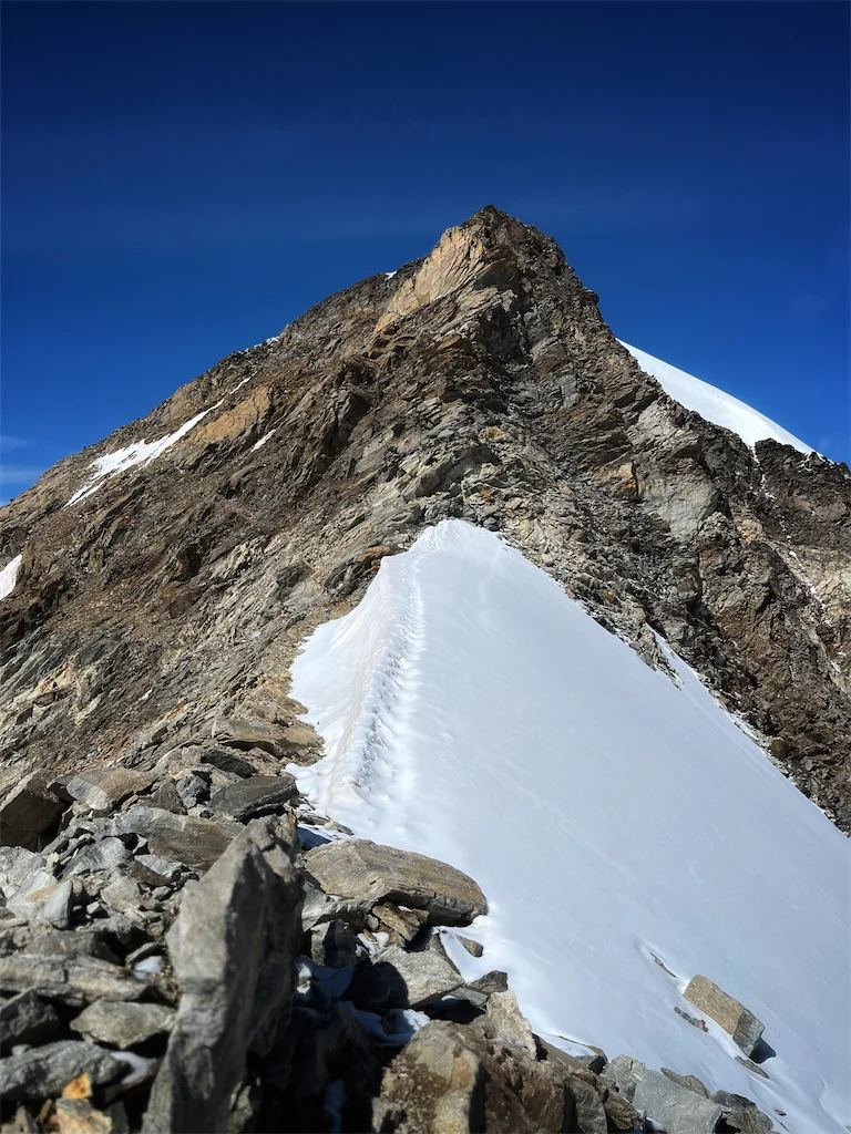 Cresta del Soldato towards Piramide Vincent