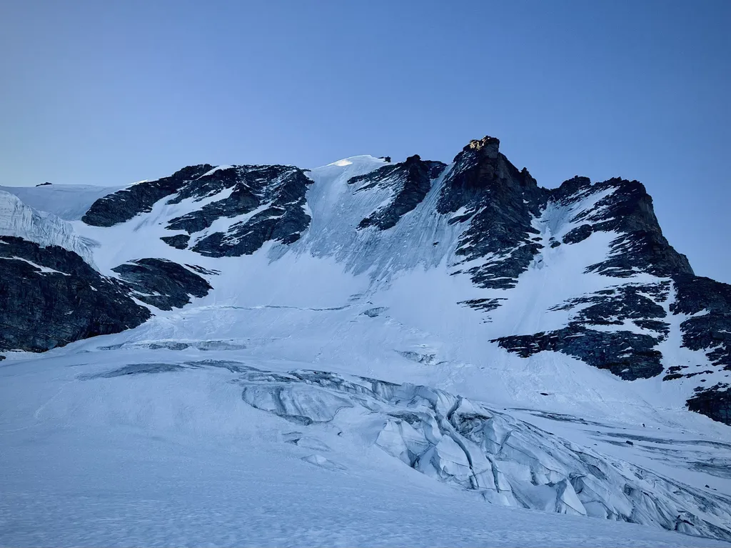 Climbing Gran Paradiso North Face, Solo 1 Gran Paradiso North Face