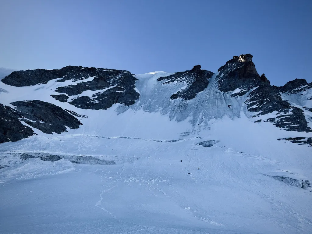 Climbing Gran Paradiso North Face, Solo 2 Gran Paradiso North Face