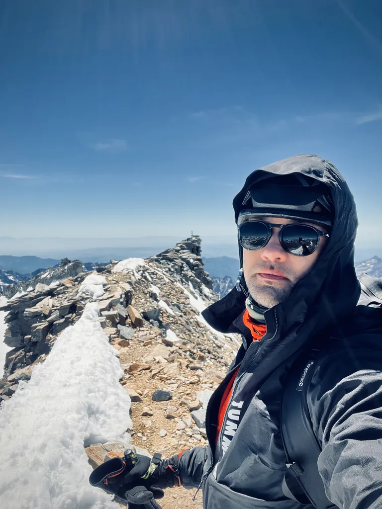 Climbing Gran Paradiso North Face, Solo 4 Gran Paradiso North Face summit